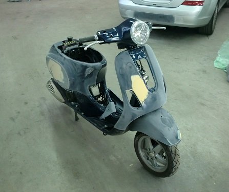 Scooter vespa voor spuitwerk